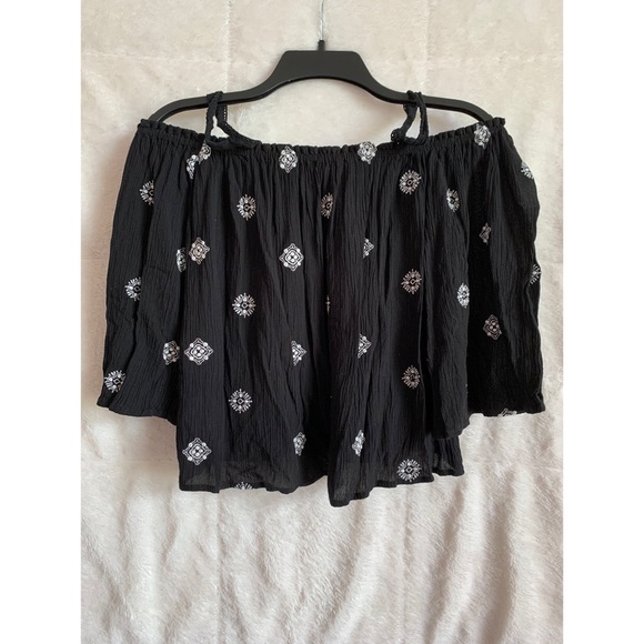 Off the Shoulder Top - Picture 3 of 5